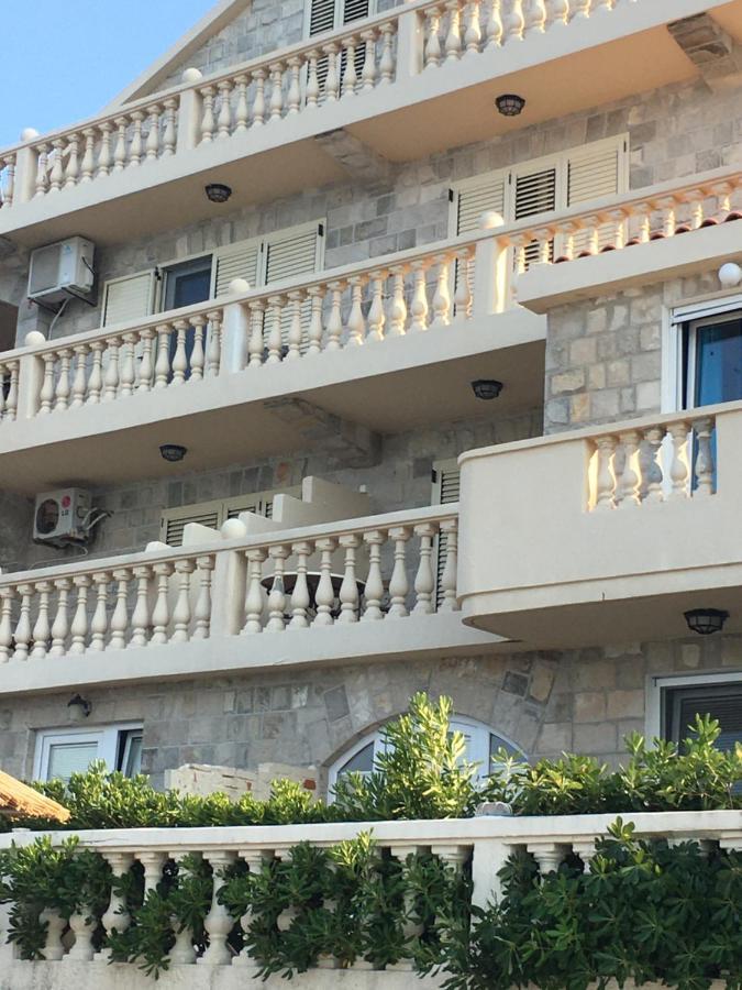 Apartments Palace Mira Mare Tivat Exterior foto