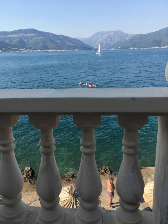 Apartments Palace Mira Mare Tivat Exterior foto