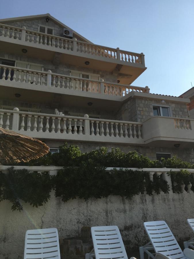 Apartments Palace Mira Mare Tivat Exterior foto