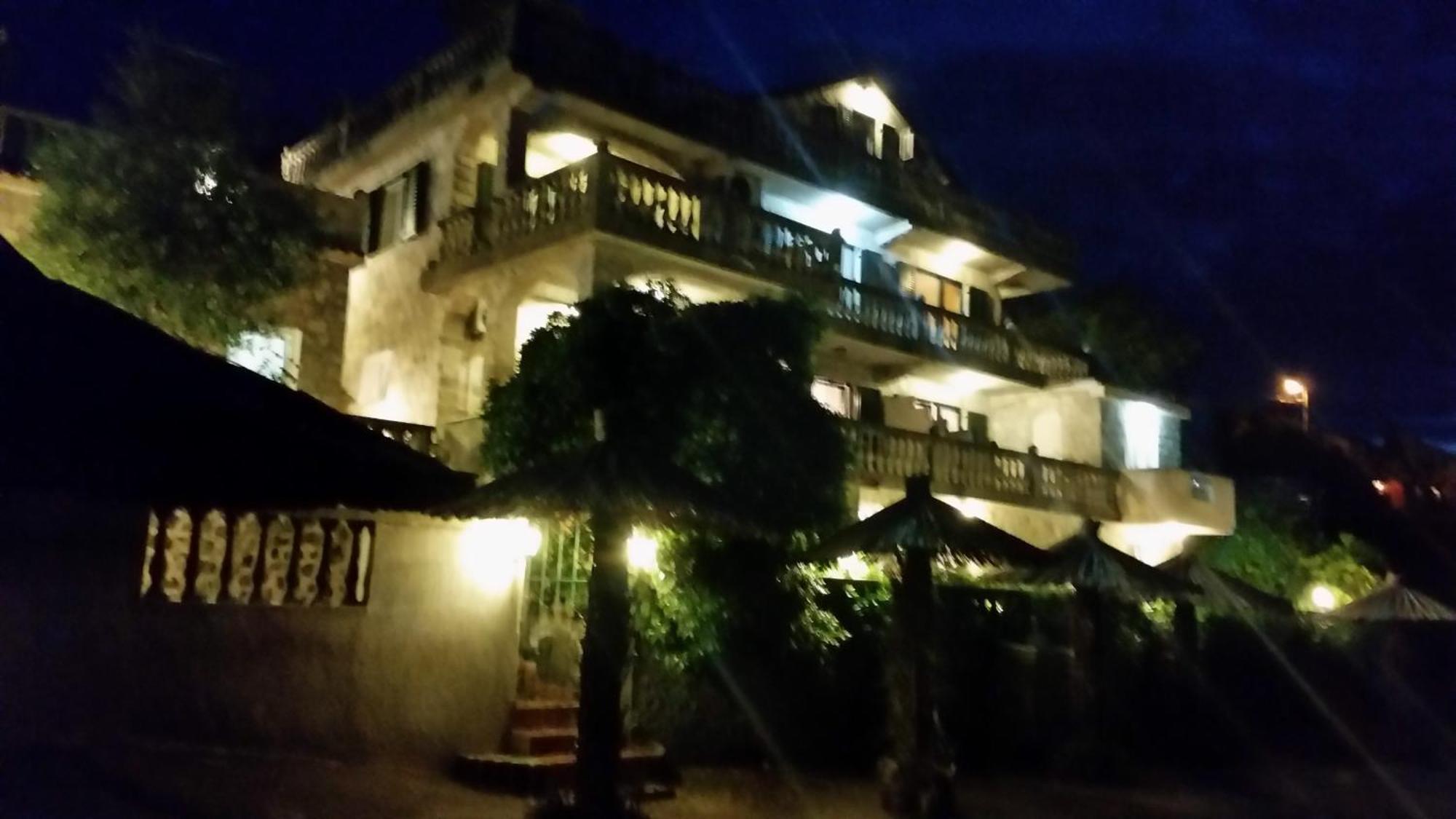 Apartments Palace Mira Mare Tivat Exterior foto