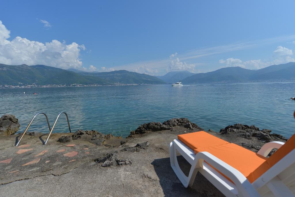 Apartments Palace Mira Mare Tivat Exterior foto