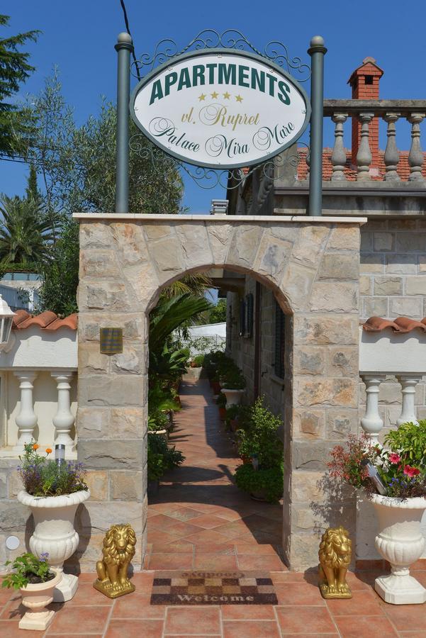 Apartments Palace Mira Mare Tivat Exterior foto